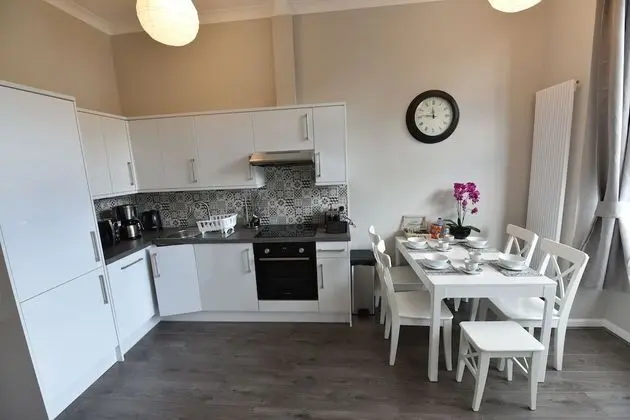 First Pleasance Luxury Apartment - Mutfak