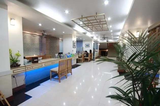 First Residence Hotel - Lobi