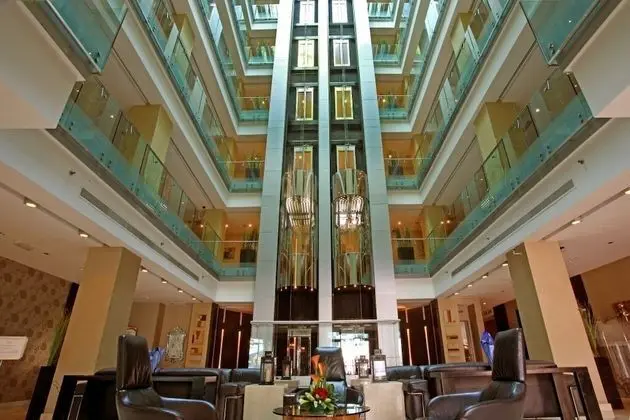 First Royal Hotel Apartment - Lobi