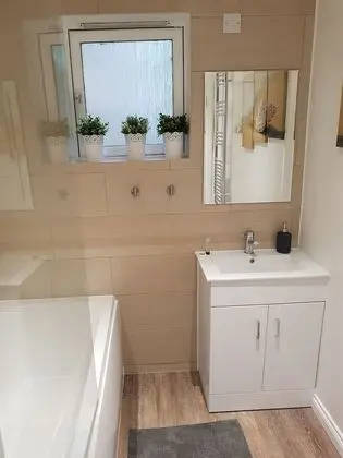 First St John's Hill Apartment 2 - Banyo Tipleri