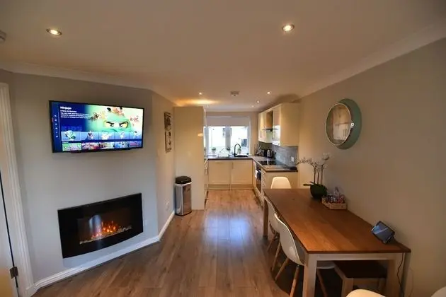 First St Johns Hill Apartment 3 - Lobi