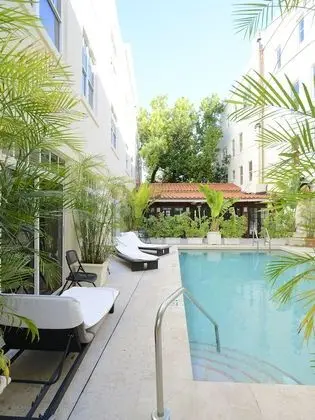 First Street Apartments - Havuz