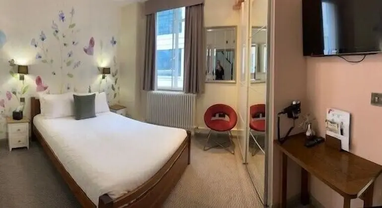 The Fitzrovia Belle Hotel - Genel