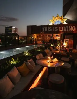 Five Rochester Hotels - Havuz