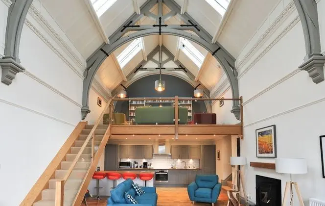 The Five Turrets: Stay in Scotland in Style in a Historic Four-bed Holiday Home - Oda