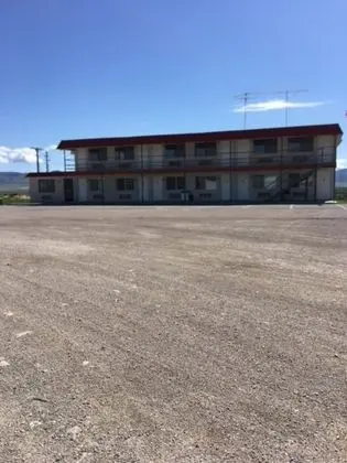 Flag's West Motel - 1