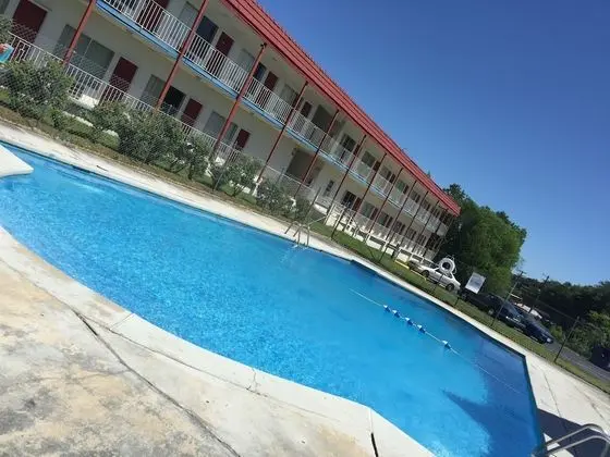 Flagship Inn - Havuz