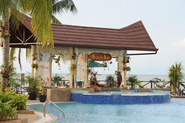 Flamingo By The Beach Penang - Havuz