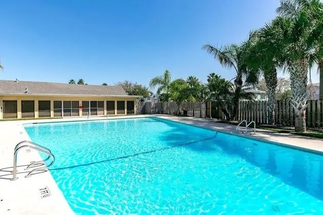 Flamingo House - Havuz