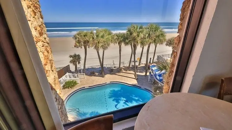 Flamingo Inn Beachfront - Daytona Beach