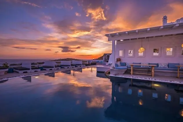 Flaskos Suites - Öne Çıkan Resim