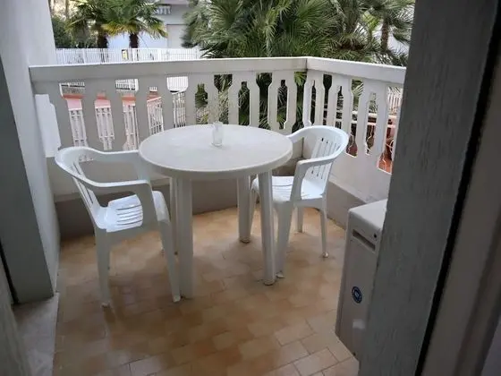 Flat for 4 People With Terrace in Residence With Shared Swimming Pool