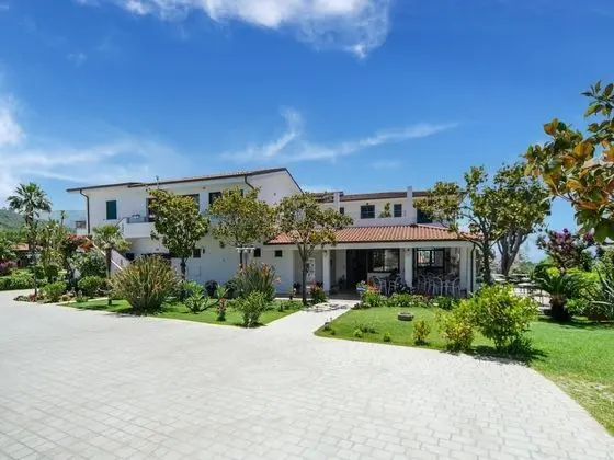 Flat in Residence With Swimming Pool