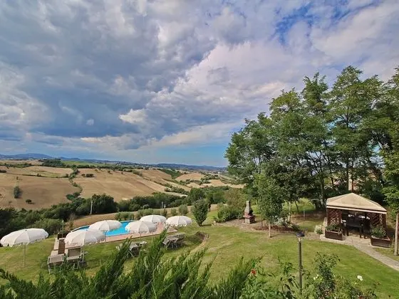 Flat With Swimming Pool, Garden, BBQ and Parking