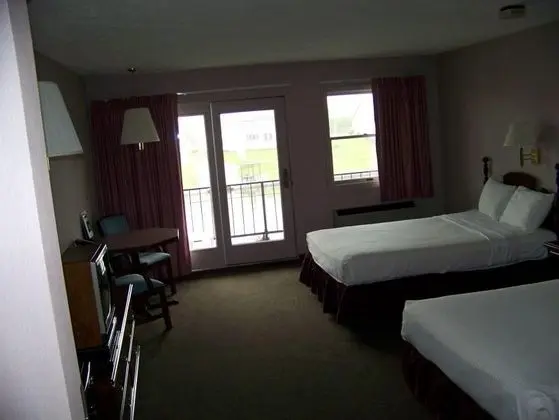 Fleetwood Inn & Suites