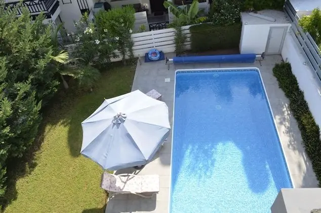 Fleur De Mer Villa in Hi-tech Style - Havuz