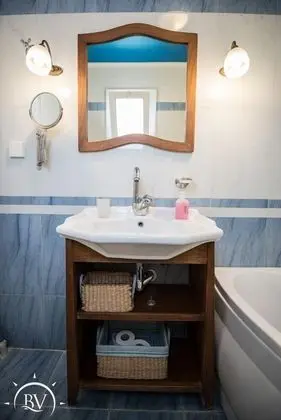 Villa Flisvos Large Private Pool Walk to Beach Sea Views A C Wifi - Banyo Tipleri