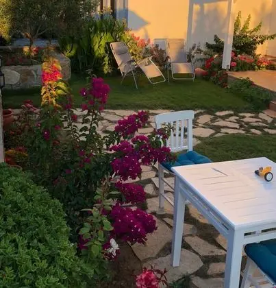 Flora Otel Bozcaada
