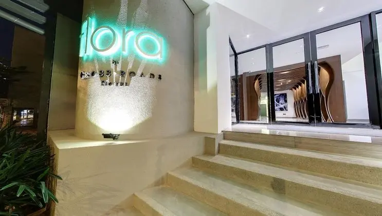 FLORA BY CROSSROADS HOTEL - Lobi