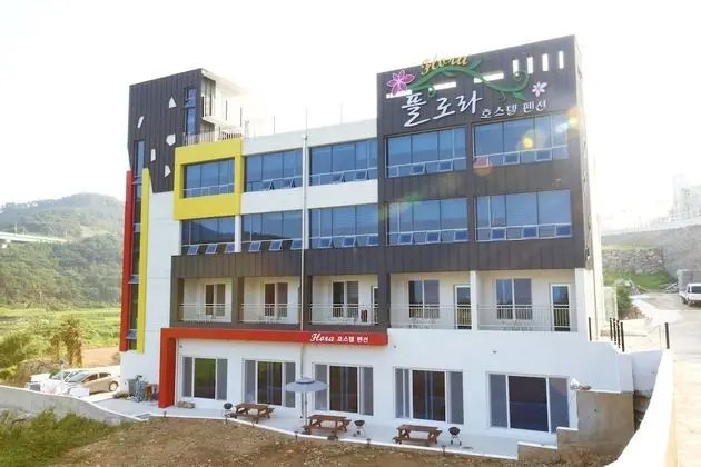 Flora Hostel Pension