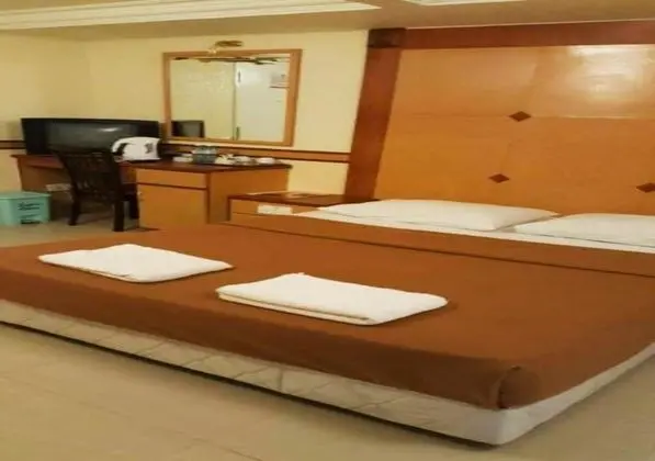 FLORA PLACE HOTEL