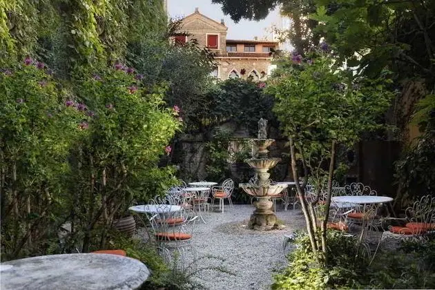 Hotel Flora