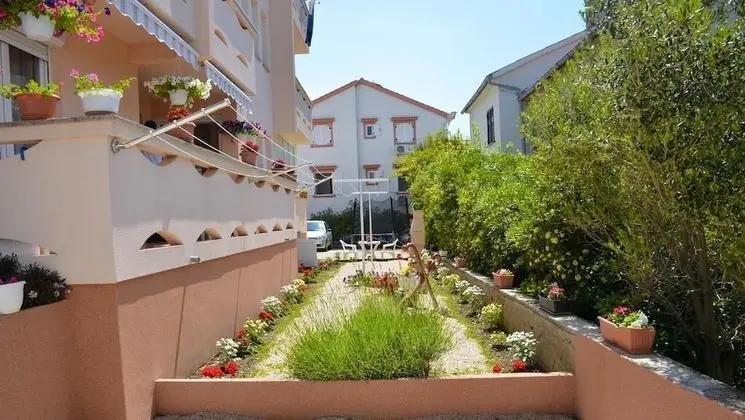 Floral Apartments Pende