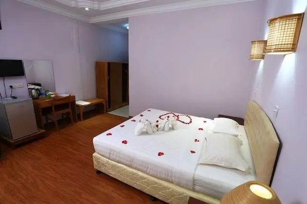 The Floral Breeze Wun Zin Hotel