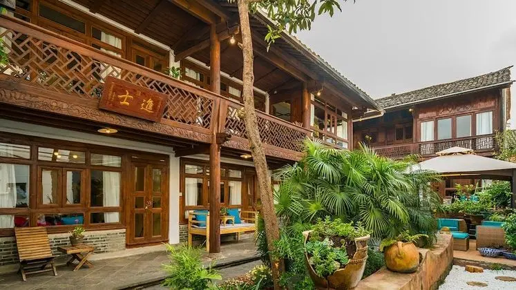 Floral Joy Cat Hotel