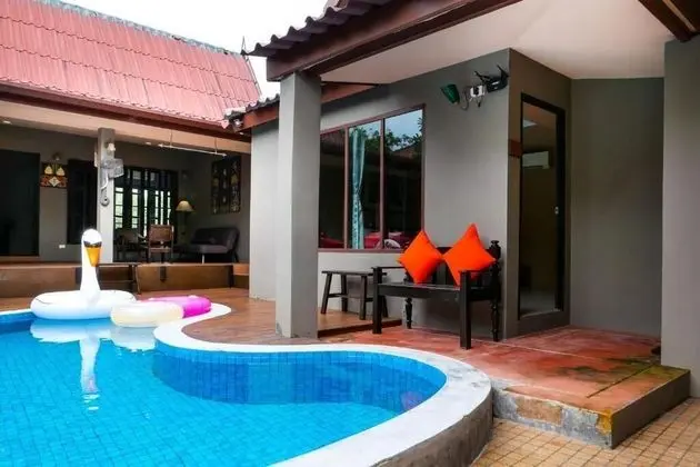 Floraville Phuket Resort - Havuz
