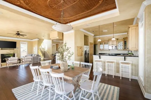 Florence by Avantstay Gorgeous Villa Steps From Beach w/ Pool & Hot Tub - İç Mekan