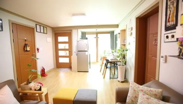 The Flower Road Guesthouse - Hostel - Lobi