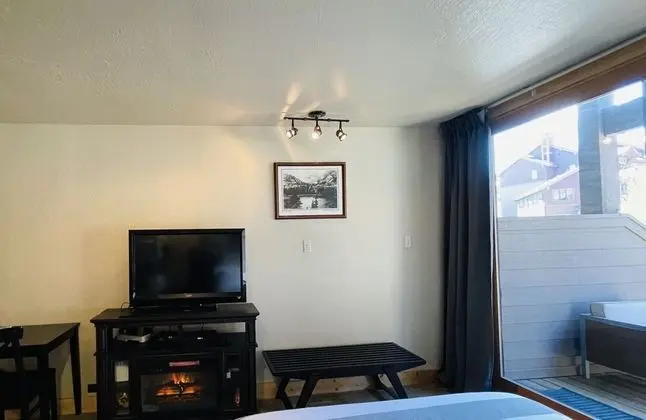 Flurry by Avantstay Tahoe Donner Home w/ Access to Northstar Resort Community - İç Mekan
