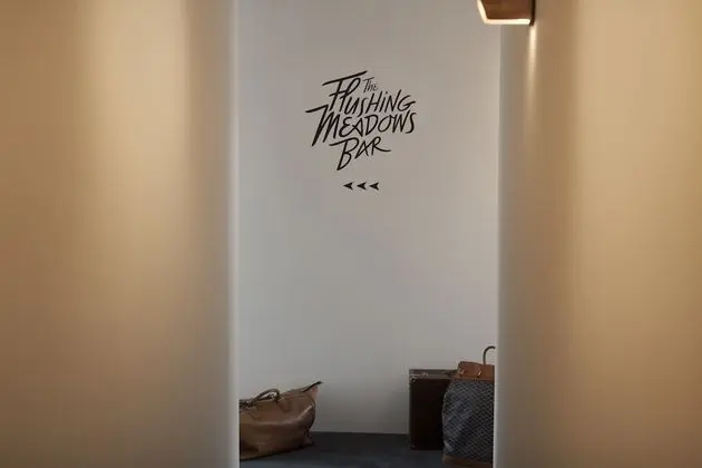 The Flushing Meadows Hotel & Bar - İç Mekan