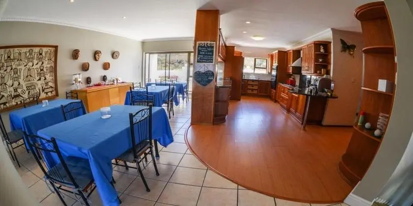 Fly me to the Moon Guest House - Yerinde Yemek