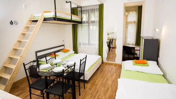 Flying Bed Apartment close to Castle