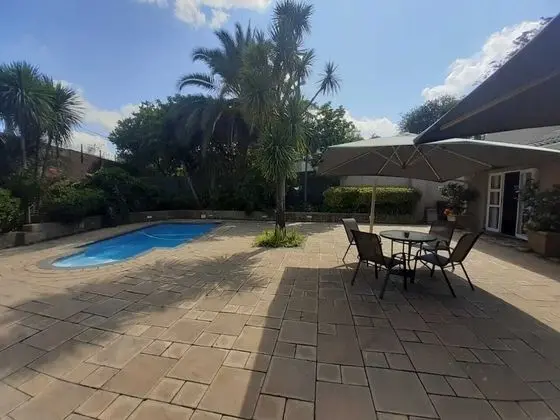 Flying Falcon Guesthouse - Havuz
