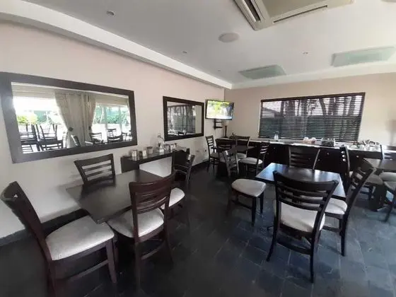 Flying Falcon Guesthouse - Yerinde Yemek