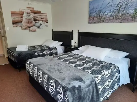 Flying Spur Motel