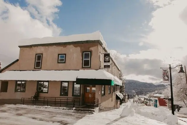 The Flying Steamshovel Inn