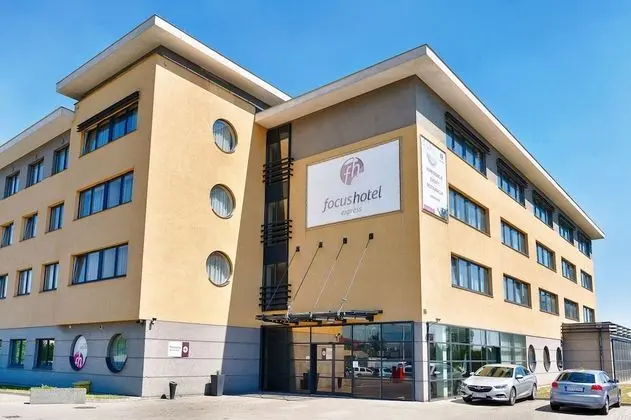 Hotel Focus Gdansk - Dış Mekan