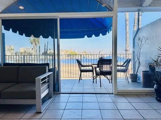Foghorn Harbor Inn