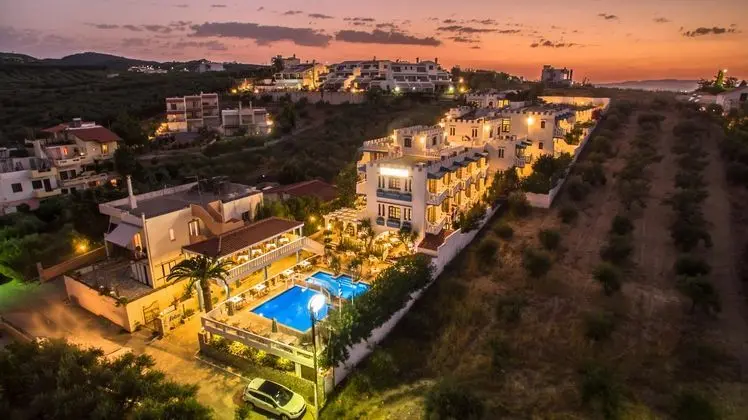 Folia Studios Apts