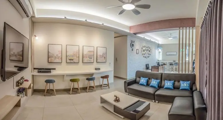 Follow Me Vogue Homestay