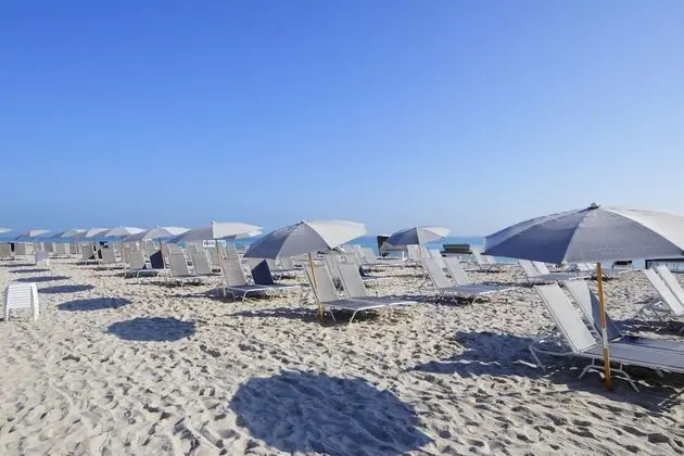 Fontainebleau Miami Beach Private Luxury Suites - Plaj