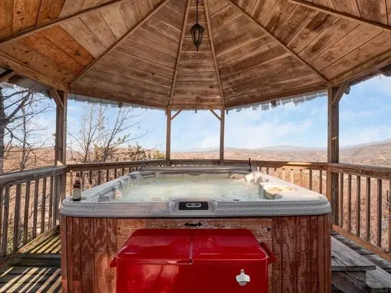 Fontana by Avantstay Gorgeous Mountain Cabin w/ Views, Hot Tub & Game Room! - İç Mekan