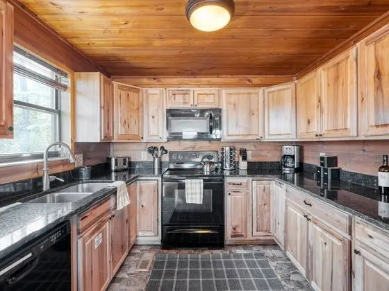 Fontana by Avantstay Gorgeous Mountain Cabin w/ Views, Hot Tub & Game Room! - Mutfak