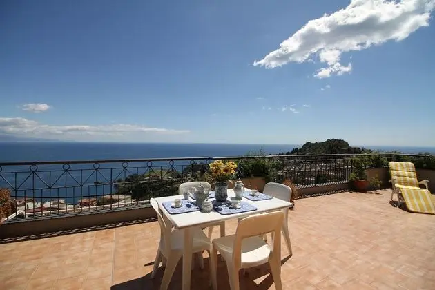 Fontana Vecchia Seaview Apartment 