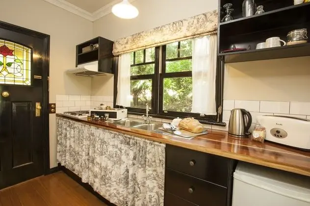 Forest Edge Cottage at Merrow Cottages - Mutfak