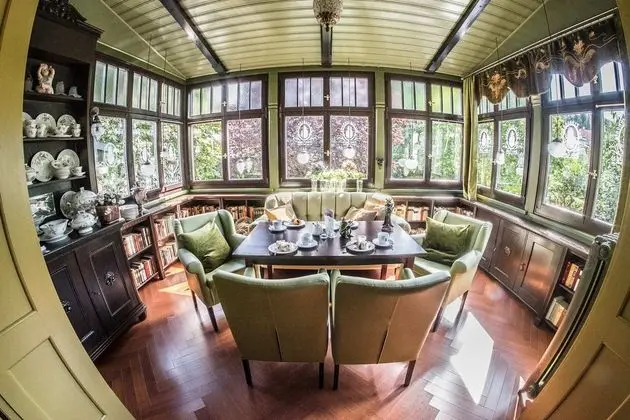 Former Mayor's Villa in Gernrode With Own Cafe and Balcony - Yerinde Yemek